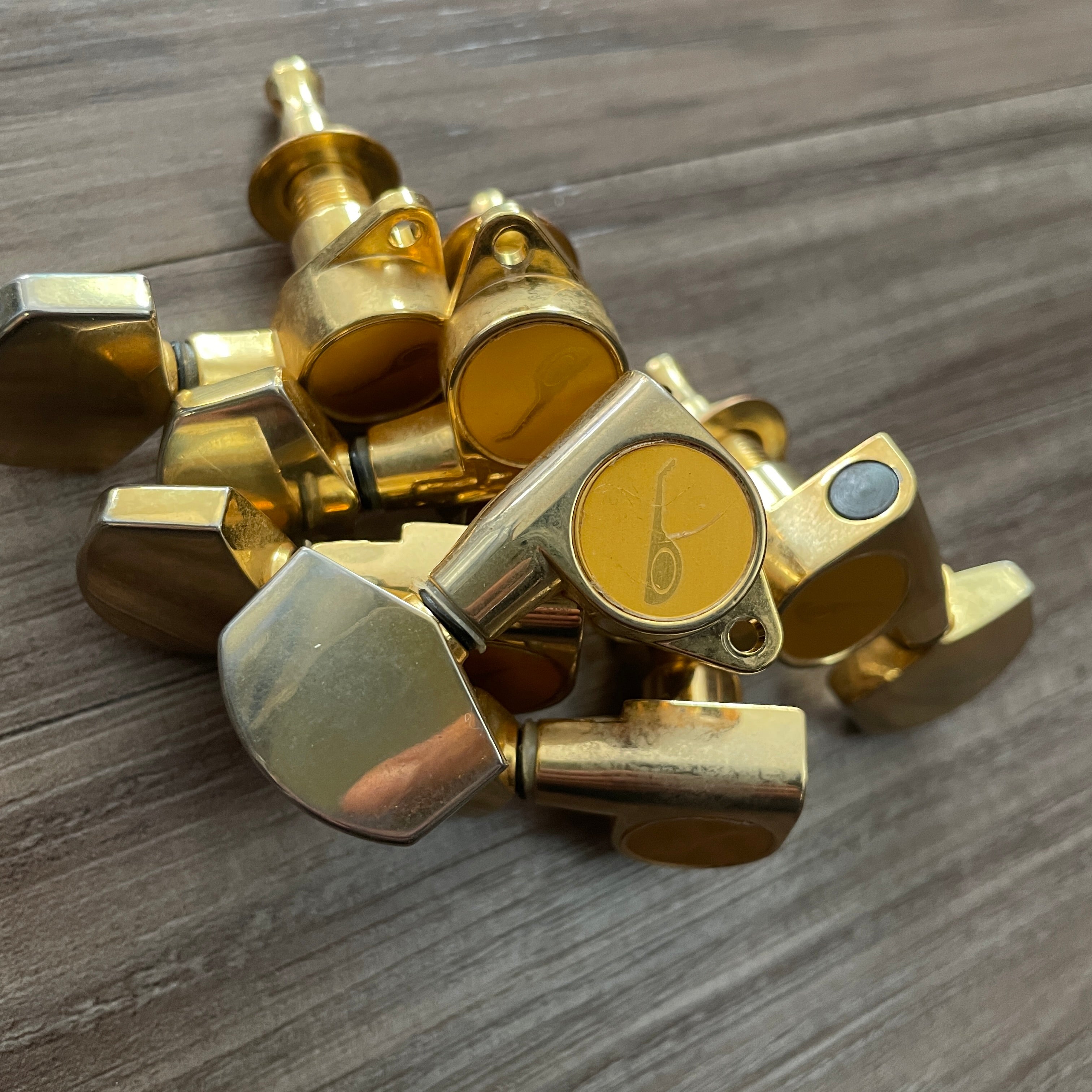 Ovation 3x3 Gold Tuning Machines